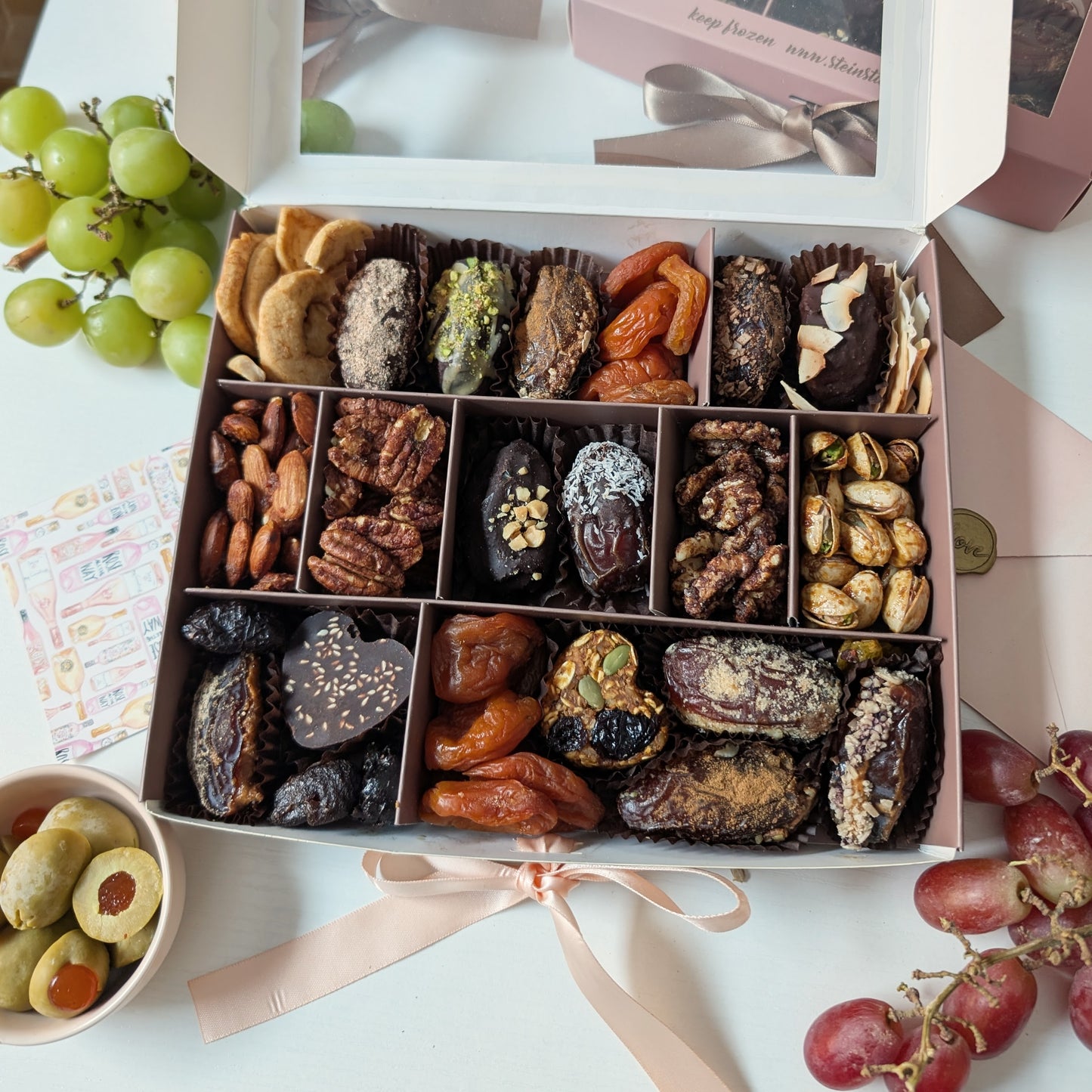 Tu B'shvat Stuffed Dates Combo Gift Box large